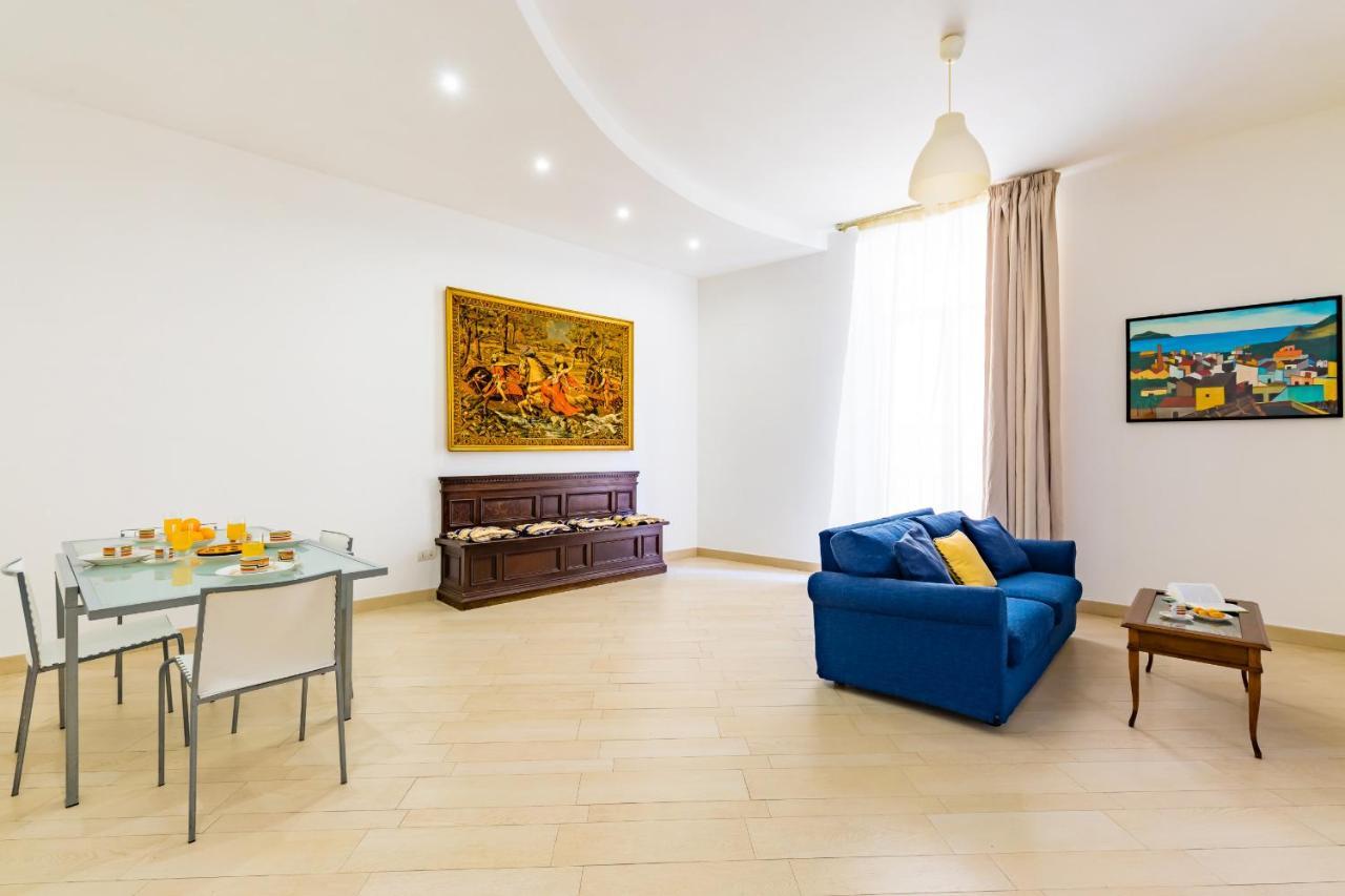 Apartment With Balcony In Palazzo Diaz By Wonderful Italy Неаполь Экстерьер фото