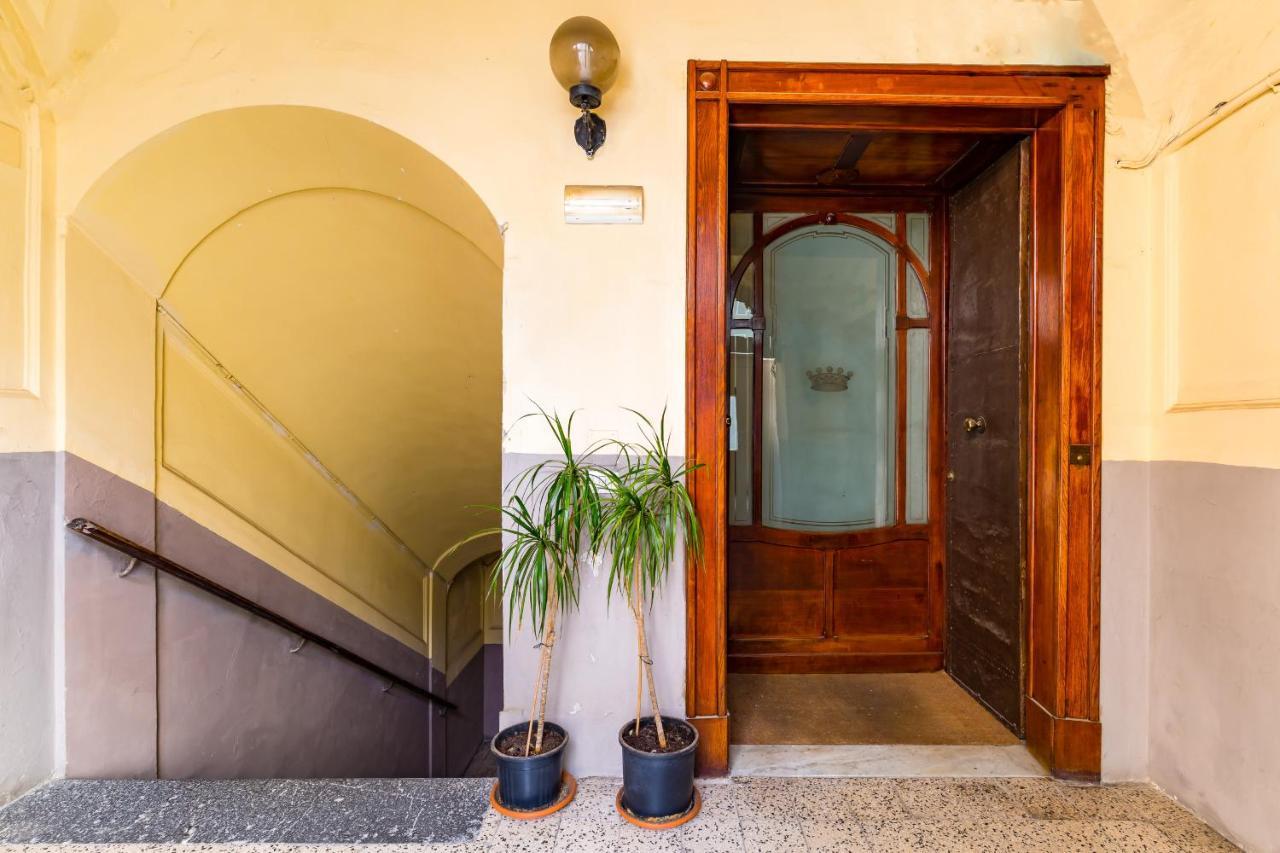 Apartment With Balcony In Palazzo Diaz By Wonderful Italy Неаполь Экстерьер фото
